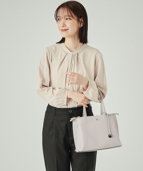 SHOO・LA・RUE(シューラルー)の「◆【軽量/2WAY】デイリーにも通勤にも ふわっと軽いトートバッグ(トートバッグ・レディース・ブラック/ワインレッド/グレー/ベージュ系4・00)」の17枚目の写真