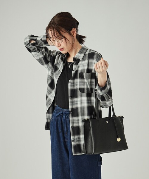 SHOO・LA・RUE(シューラルー)の「◆【軽量/2WAY】デイリーにも通勤にも ふわっと軽いトートバッグ(トートバッグ・レディース・ブラック/ワインレッド/グレー/ベージュ系4・00)」の19枚目の写真