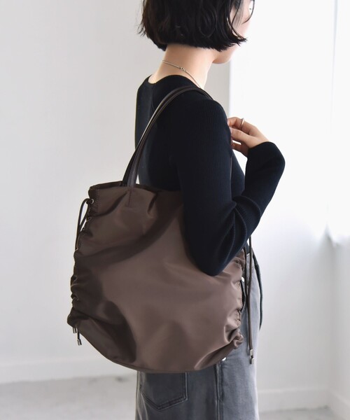 quaranciel(カランシエル)の「quaranciel: サイド ギャザー トートバッグ(トートバッグ・レディース・ライトグレー/ブラウン/ブラック・ONE SIZE)」の12枚目の写真