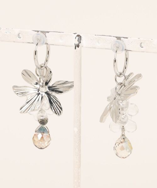 tone(トーン)の「【Withy】朝露~輝く雫とお花のイヤリング / Hana(ハナ)(MA)(イヤリング・レディース・シルバー系その他・FREE)」の11枚目の写真