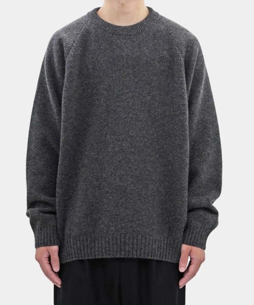 ATON（エイトン）の「【ATON】LAMBS WOOL（ニット/セーター・メンズ・チャコールグレー/ベージュ・4/6）」の2枚目の写真