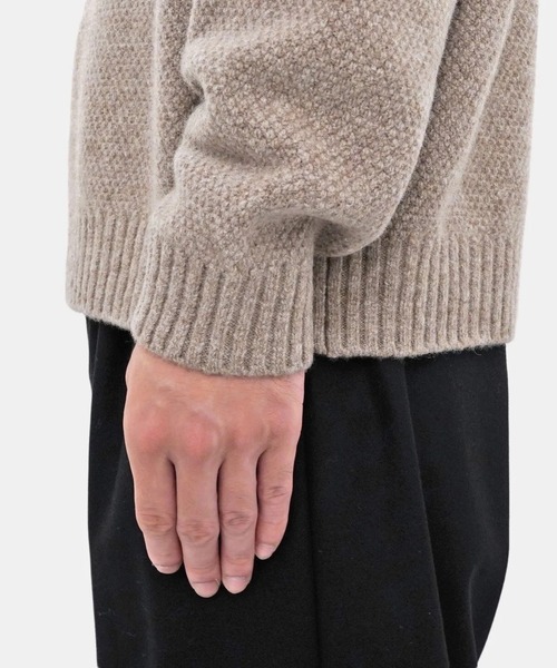 ATON（エイトン）の「【ATON】LAMBS WOOL（ニット/セーター・メンズ・チャコールグレー/ベージュ・4/6）」の12枚目の写真