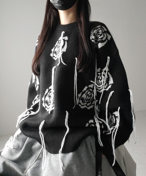 me+em select(ミームセレクト)の「※※【 3color 】バラジャガードフリンジビッグシルエットニット / rose jacquard fringe big silhouette knit(ニット/セーター・レディース・グレー/ホワイト/ブラック・FREE)」の4枚目の写真