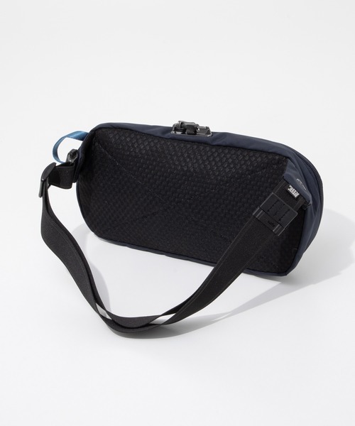 pacsafe(パックセーフ)の「PACKSAFE X urban sling パックセーフ ボディバッグ(ボディバッグ/ウエストポーチ・メンズ・ブラック/ネイビー・FREE)」の18枚目の写真