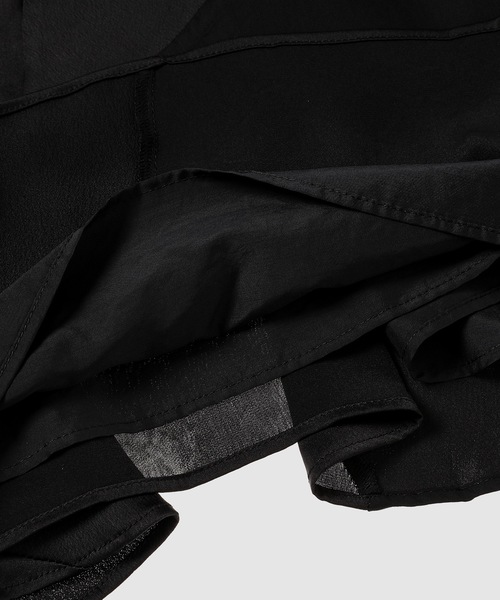 ANREALAGE（アンリアレイジ）の「CURVED PATCHWORK SATIN CAMISOLE（キャミソール・レディース・ブラック・36/38）」の4枚目の写真