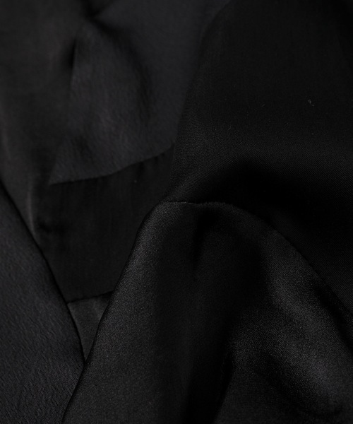 ANREALAGE（アンリアレイジ）の「CURVED PATCHWORK SATIN CAMISOLE（キャミソール・レディース・ブラック・36/38）」の5枚目の写真