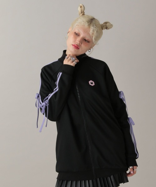 FOREVER 21（フォーエバー トゥエンティーワン）の「【クロミ】リボントラックジャケット（ブルゾン・レディース・ブラック・FREE）」の6枚目の写真