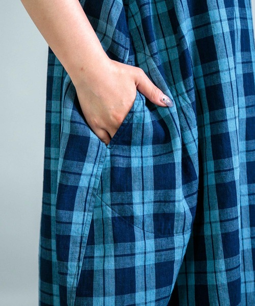OMNIGOD（オムニゴッド）の「[ OMNIGOD womens / オムニゴッド ] インディゴ綿麻チェック ノースリーブバルーンワンピース（ワンピース・レディース・ブルー系その他・FREE）」の9枚目の写真