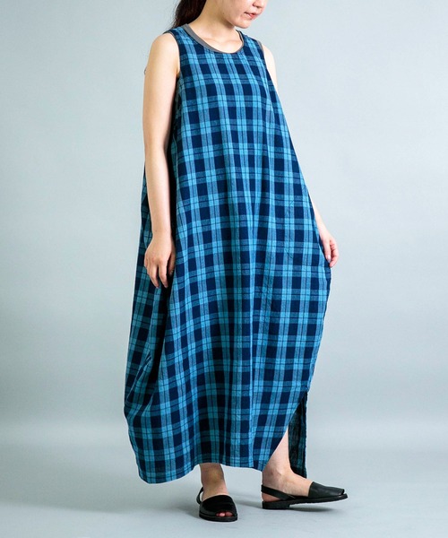 OMNIGOD（オムニゴッド）の「[ OMNIGOD womens / オムニゴッド ] インディゴ綿麻チェック ノースリーブバルーンワンピース（ワンピース・レディース・ブルー系その他・FREE）」の3枚目の写真