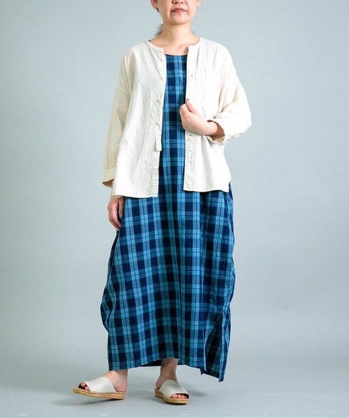 OMNIGOD（オムニゴッド）の「[ OMNIGOD womens / オムニゴッド ] インディゴ綿麻チェック ノースリーブバルーンワンピース（ワンピース・レディース・ブルー系その他・FREE）」の4枚目の写真