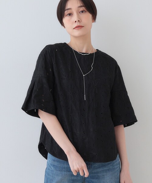 美品 インディヴィ フラワーカット刺繍フレアスリーブ ブラウス 13号 セール】春SALE！【洗える】フラワーカット刺繍フレアスリーブ