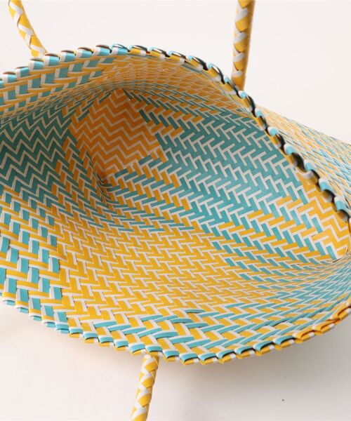 florist（フローリスト）の「【大容量・軽い◎】バイカラーテープ編みかごトートバッグ（かごバッグ・レディース・ネイビー/ライトグレー/ブラック/イエロー系1/ピンク系3/ピンク系1/スカイブルー・FREE）」の12枚目の写真