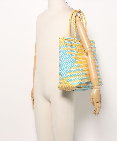 florist（フローリスト）の「【大容量・軽い◎】バイカラーテープ編みかごトートバッグ（かごバッグ・レディース・ネイビー/ライトグレー/ブラック/イエロー系1/ピンク系3/ピンク系1/スカイブルー・FREE）」の13枚目の写真