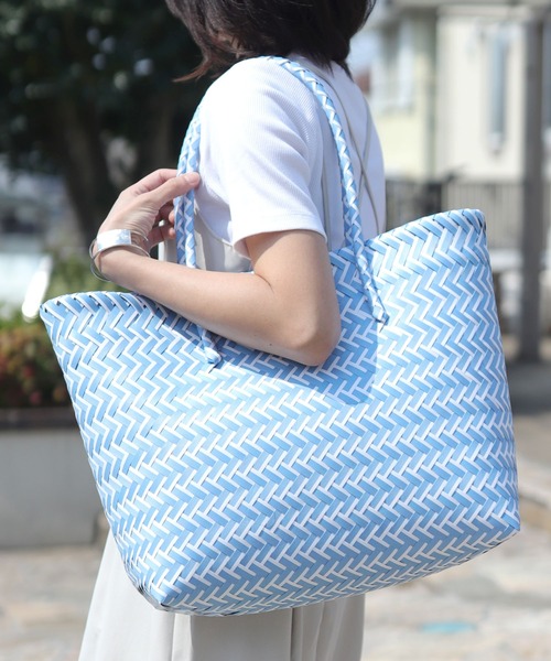 florist（フローリスト）の「【大容量・軽い◎】バイカラーテープ編みかごトートバッグ（かごバッグ・レディース・ネイビー/ライトグレー/ブラック/イエロー系1/ピンク系3/ピンク系1/スカイブルー・FREE）」の4枚目の写真