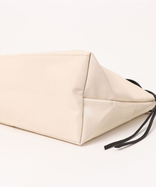 Jack Gomme(ジャックゴム)の「【JACK GOMME/ジャックゴム】ナイロン 巾着ショルダーバッグ EMY(ショルダーバッグ・レディース・ネイビー/クリーム/シルバー/ブラウン/ダークグリーン・FREE)」の7枚目の写真