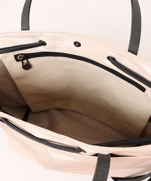 Jack Gomme(ジャックゴム)の「【JACK GOMME/ジャックゴム】ナイロン 巾着ショルダーバッグ EMY(ショルダーバッグ・レディース・ネイビー/クリーム/シルバー/ブラウン/ダークグリーン・FREE)」の8枚目の写真