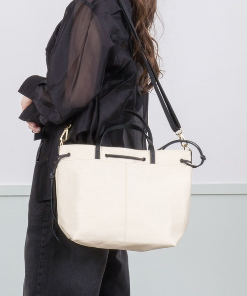 Jack Gomme(ジャックゴム)の「【JACK GOMME/ジャックゴム】ナイロン 巾着ショルダーバッグ EMY(ショルダーバッグ・レディース・ネイビー/クリーム/シルバー/ブラウン/ダークグリーン・FREE)」の3枚目の写真