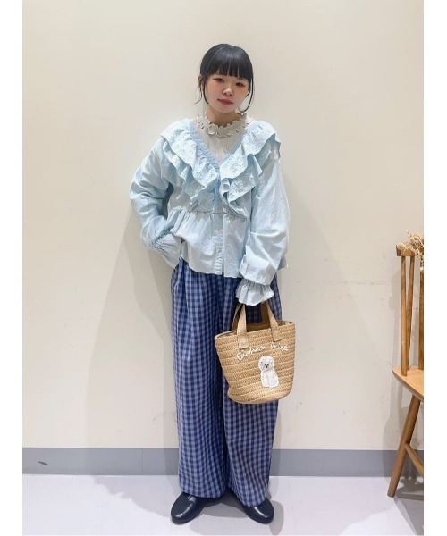 Samansa Mos2(サマンサ モスモス)の「デニムスカラップ刺繍フリル2WAYブラウス(シャツ/ブラウス・レディース・ブルー/ブラック/サックスブルー・F)」の10枚目の写真