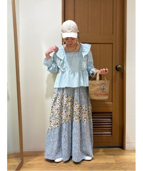 Samansa Mos2(サマンサ モスモス)の「デニムスカラップ刺繍フリル2WAYブラウス(シャツ/ブラウス・レディース・ブルー/ブラック/サックスブルー・F)」の11枚目の写真