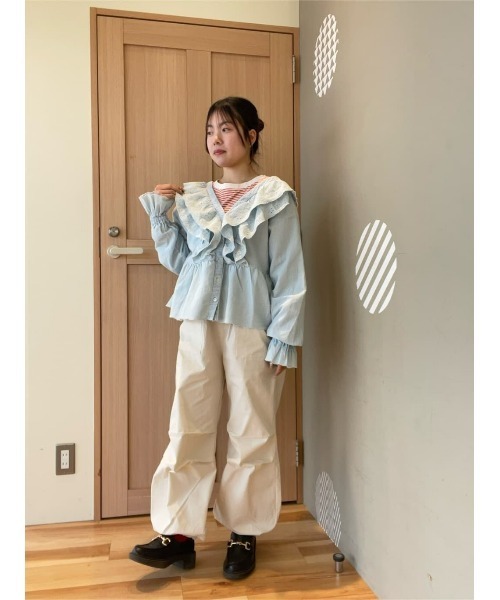 Samansa Mos2(サマンサ モスモス)の「デニムスカラップ刺繍フリル2WAYブラウス(シャツ/ブラウス・レディース・ブルー/ブラック/サックスブルー・F)」の13枚目の写真