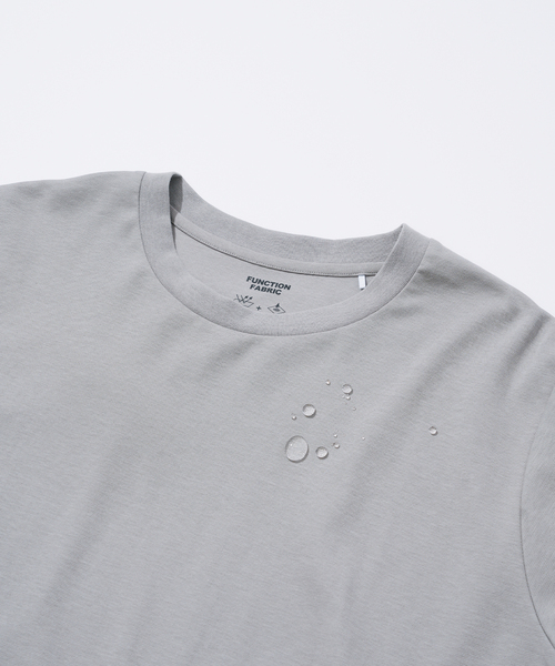 EDIFICE(エディフィス)の「”撥水&汗染み軽減機能” プロテック ポンチ Tシャツ (プラスバイオ)(Tシャツ/カットソー・メンズ・グレー/ブラック/ネイビー/ホワイト・X-LARGE/LARGE/MEDIUM/SMALL)」の3枚目の写真