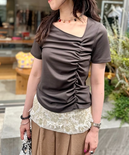 LOVELESS（ラブレス）の「アシンメトリーネックトップス（Tシャツ/カットソー・レディース・オフホワイト/チャコールグレー/ブラック・36）」の5枚目の写真