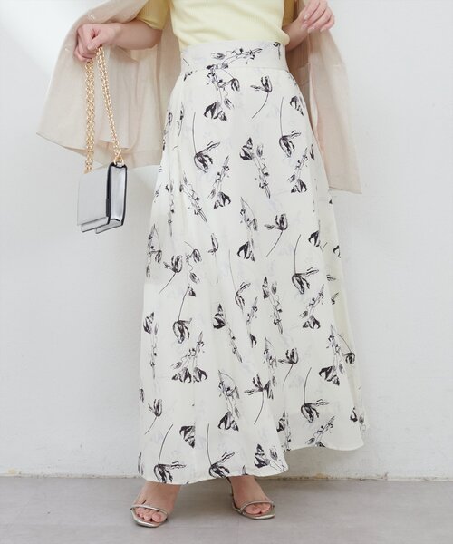 natural couture（ナチュラルクチュール）の「アートフラワーハイウエストフレアスカート（スカート・レディース・ブラック系その他/イエロー系その他/ホワイト系その他・FREE）」の2枚目の写真