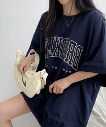 存在感のあるBLOOKLYNロゴが映える!ストリートスタイルにぴったりなビッグシルエットTシャツ