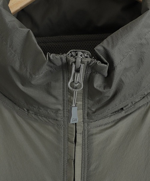 DAIWA PIER39（ダイワピア39）の「DAIWA PIER39 / ダイワ ピアサーティナイン：TECH WIND SHELL JACKET：BJ-21025[PIE]（ミリタリージャケット・メンズ・グレー・S/M/L）」の3枚目の写真