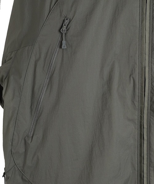 DAIWA PIER39（ダイワピア39）の「DAIWA PIER39 / ダイワ ピアサーティナイン：TECH WIND SHELL JACKET：BJ-21025[PIE]（ミリタリージャケット・メンズ・グレー・S/M/L）」の5枚目の写真