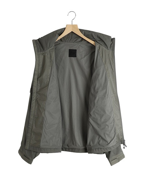 DAIWA PIER39（ダイワピア39）の「DAIWA PIER39 / ダイワ ピアサーティナイン：TECH WIND SHELL JACKET：BJ-21025[PIE]（ミリタリージャケット・メンズ・グレー・S/M/L）」の9枚目の写真