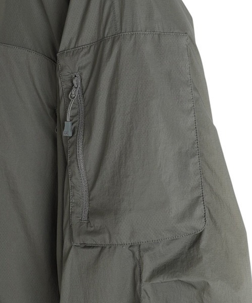 DAIWA PIER39（ダイワピア39）の「DAIWA PIER39 / ダイワ ピアサーティナイン：TECH WIND SHELL JACKET：BJ-21025[PIE]（ミリタリージャケット・メンズ・グレー・S/M/L）」の10枚目の写真