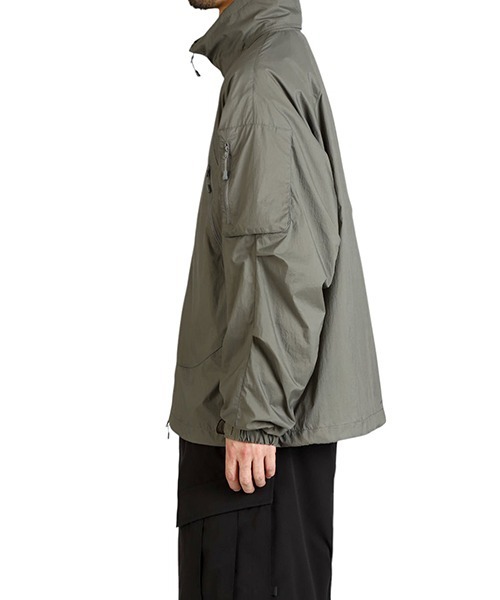 DAIWA PIER39（ダイワピア39）の「DAIWA PIER39 / ダイワ ピアサーティナイン：TECH WIND SHELL JACKET：BJ-21025[PIE]（ミリタリージャケット・メンズ・グレー・S/M/L）」の14枚目の写真