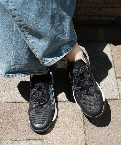 MAISON MAVERICK PRESENTS】別注 Track touch-strap sneakers