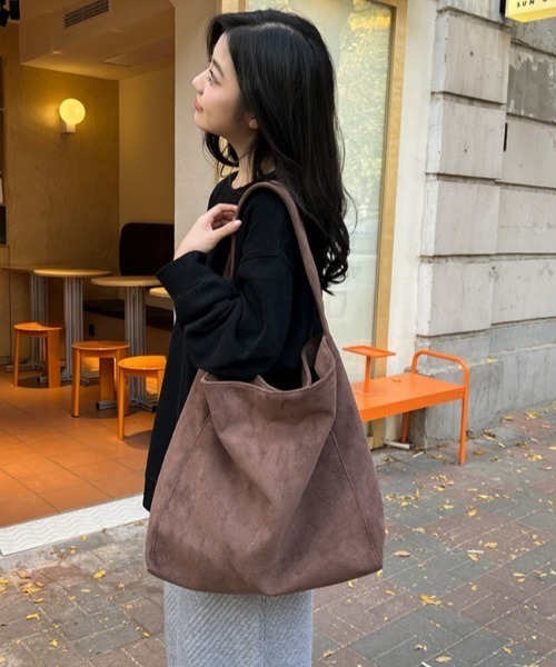 gossip！ロサンゼルス（ゴシップロサンゼルス）の「《A4サイズ対応》大容量通勤スエードショルダー バッグ（トートバッグ・レディース・ブラウン/ブラック/キャメル・FREE）」の16枚目の写真