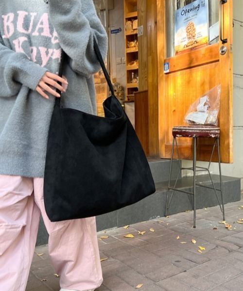 gossip！ロサンゼルス（ゴシップロサンゼルス）の「《A4サイズ対応》大容量通勤スエードショルダー バッグ（トートバッグ・レディース・ブラウン/ブラック/キャメル・FREE）」の19枚目の写真