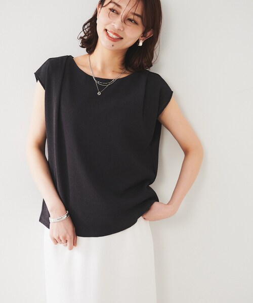 UNTITLED（アンタイトル）の「【ジャージ素材】インナードッキングシアーカットソー（Tシャツ/カットソー・レディース・オフホワイト/チャコールグレー/スモーキーグリーン系・50/44/48/00/02/04）」の3枚目の写真