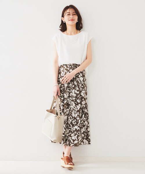 UNTITLED（アンタイトル）の「【ジャージ素材】インナードッキングシアーカットソー（Tシャツ/カットソー・レディース・オフホワイト/チャコールグレー/スモーキーグリーン系・50/44/48/00/02/04）」の7枚目の写真
