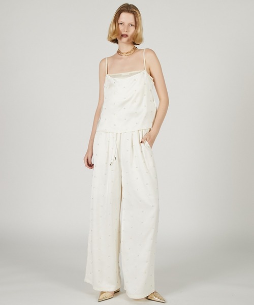 PRANK PROJECT（プランクプロジェクト）の「フラワービジューサテンイージーパンツ / Flower Beaded Satin Easy Pants（その他パンツ・レディース・ブラック/ホワイト・36/38）」の3枚目の写真