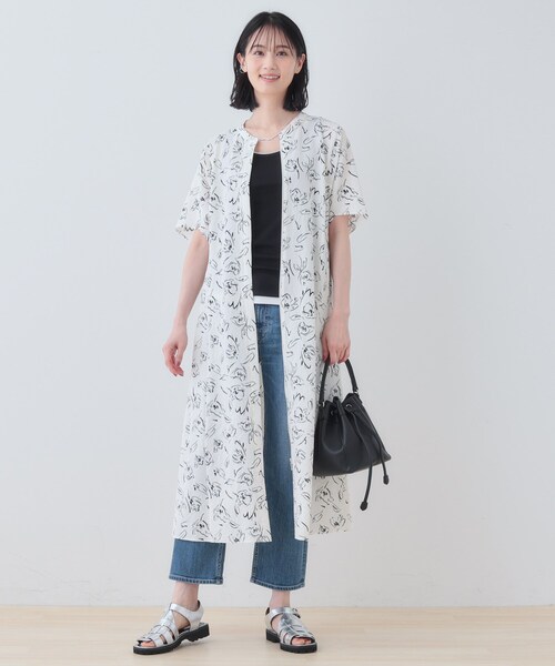 INDIVI(インディヴィ)の「【洗える/UVケア/羽織り可能】フラワー柄前あきワンピース(ワンピース・レディース・ブラック系/ホワイト系3・05/13/15 /36/38/40)」の5枚目の写真