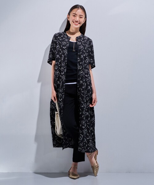 INDIVI(インディヴィ)の「【洗える/UVケア/羽織り可能】フラワー柄前あきワンピース(ワンピース・レディース・ブラック系/ホワイト系3・05/13/15 /36/38/40)」の9枚目の写真