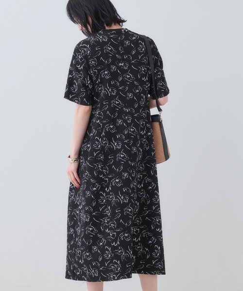 INDIVI(インディヴィ)の「【洗える/UVケア/羽織り可能】フラワー柄前あきワンピース(ワンピース・レディース・ブラック系/ホワイト系3・05/13/15 /36/38/40)」の12枚目の写真