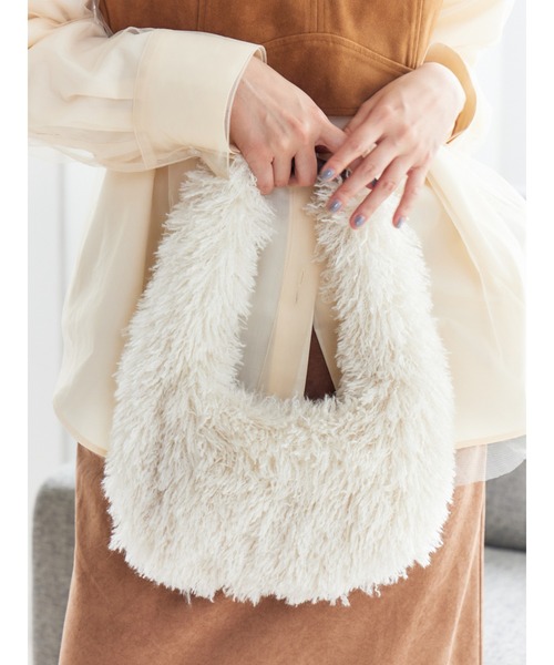 Ungrid(アングリッド)の「フェイクファーラウンドハンドバッグ(ハンドバッグ・レディース・オフホワイト/ブラウン・FREE)」の2枚目の写真