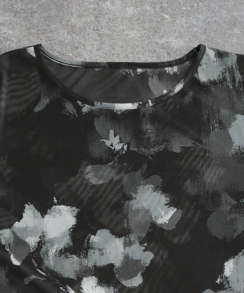 ELUNIS(エルニス)の「フラワー柄シアートップス(長袖)(Tシャツ/カットソー・レディース・ブルー系1/ブラック系1・FREE)」の22枚目の写真
