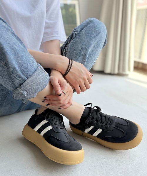 LUGG NAGG(ラグナグ)の「【Design Note】【厚底】ボリュームストリートスニーカー(スニーカー・レディース・ブラック/ホワイト・24.0cm/23.5cm/23.0cm/22.5cm)」の5枚目の写真