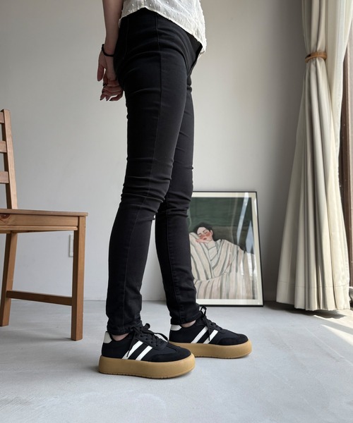 LUGG NAGG(ラグナグ)の「【Design Note】【厚底】ボリュームストリートスニーカー(スニーカー・レディース・ブラック/ホワイト・24.0cm/23.5cm/23.0cm/22.5cm)」の10枚目の写真
