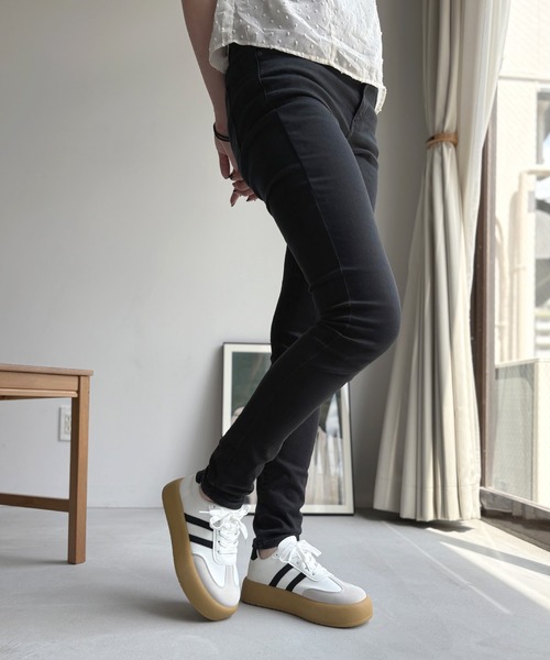 LUGG NAGG(ラグナグ)の「【Design Note】【厚底】ボリュームストリートスニーカー(スニーカー・レディース・ブラック/ホワイト・24.0cm/23.5cm/23.0cm/22.5cm)」の3枚目の写真