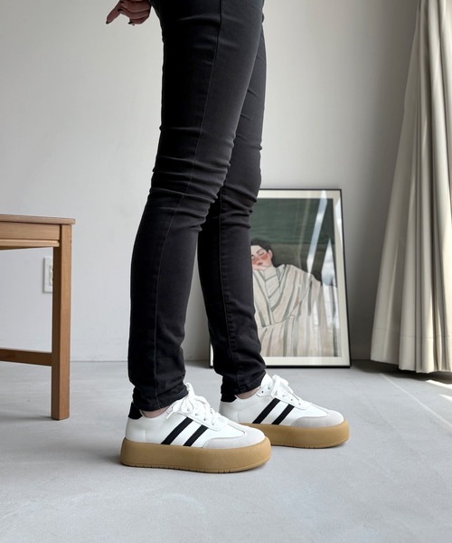 LUGG NAGG(ラグナグ)の「【Design Note】【厚底】ボリュームストリートスニーカー(スニーカー・レディース・ブラック/ホワイト・24.0cm/23.5cm/23.0cm/22.5cm)」の4枚目の写真