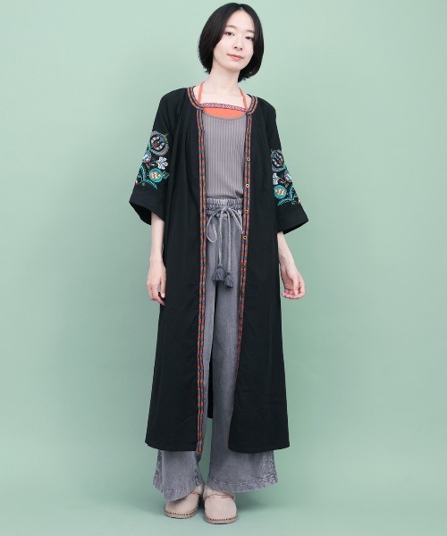 チチカカ(チチカカ)の「Rico スザニ刺繍モチーフワンピース(ワンピース・レディース・ベージュ/ブラック・FREE)」の3枚目の写真