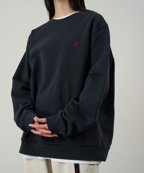 Gramicci(グラミチ)の「ONE POINT CREW SWEATSHIRT|ワンポイントクルースウェットシャツ UNISEX(スウェット・メンズ・ダークネイビー/ダークブラウン系/ヘザーグレー/オレンジ/レッド/ブラック系その他・L/S/XXL/XL/M)」の2枚目の写真